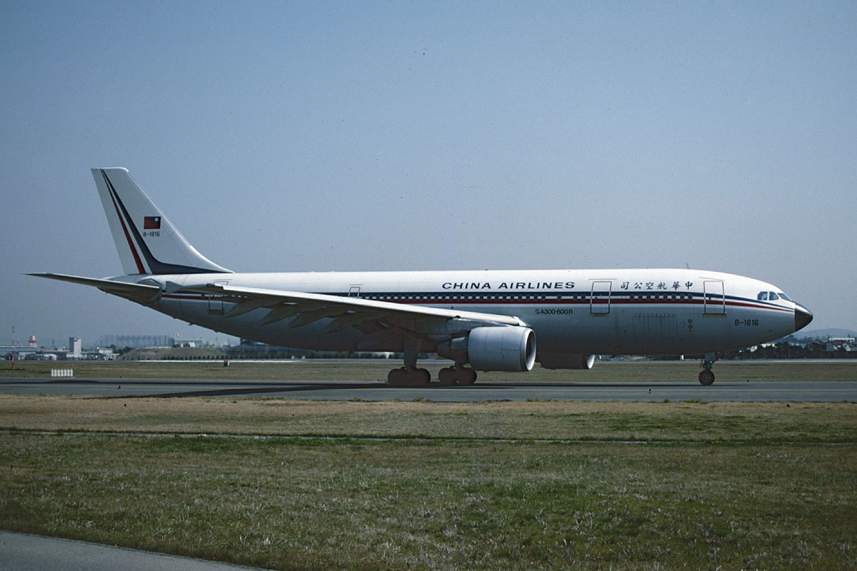 China Airlines aircraft (CI) — maskapai rute Umroh/Hajj Indonesia, photo via Wikimedia Commons (Wikipedia media-list)
