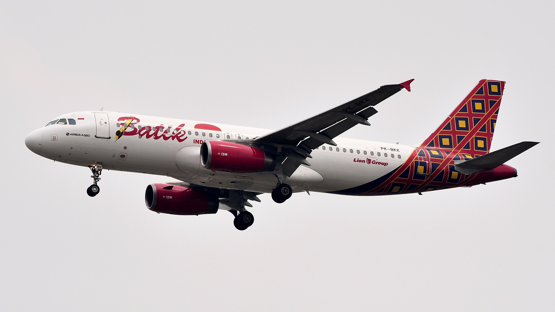 Batik Air aircraft (ID) — maskapai rute Umroh/Hajj Indonesia, photo via Wikimedia Commons (Wikipedia summary)