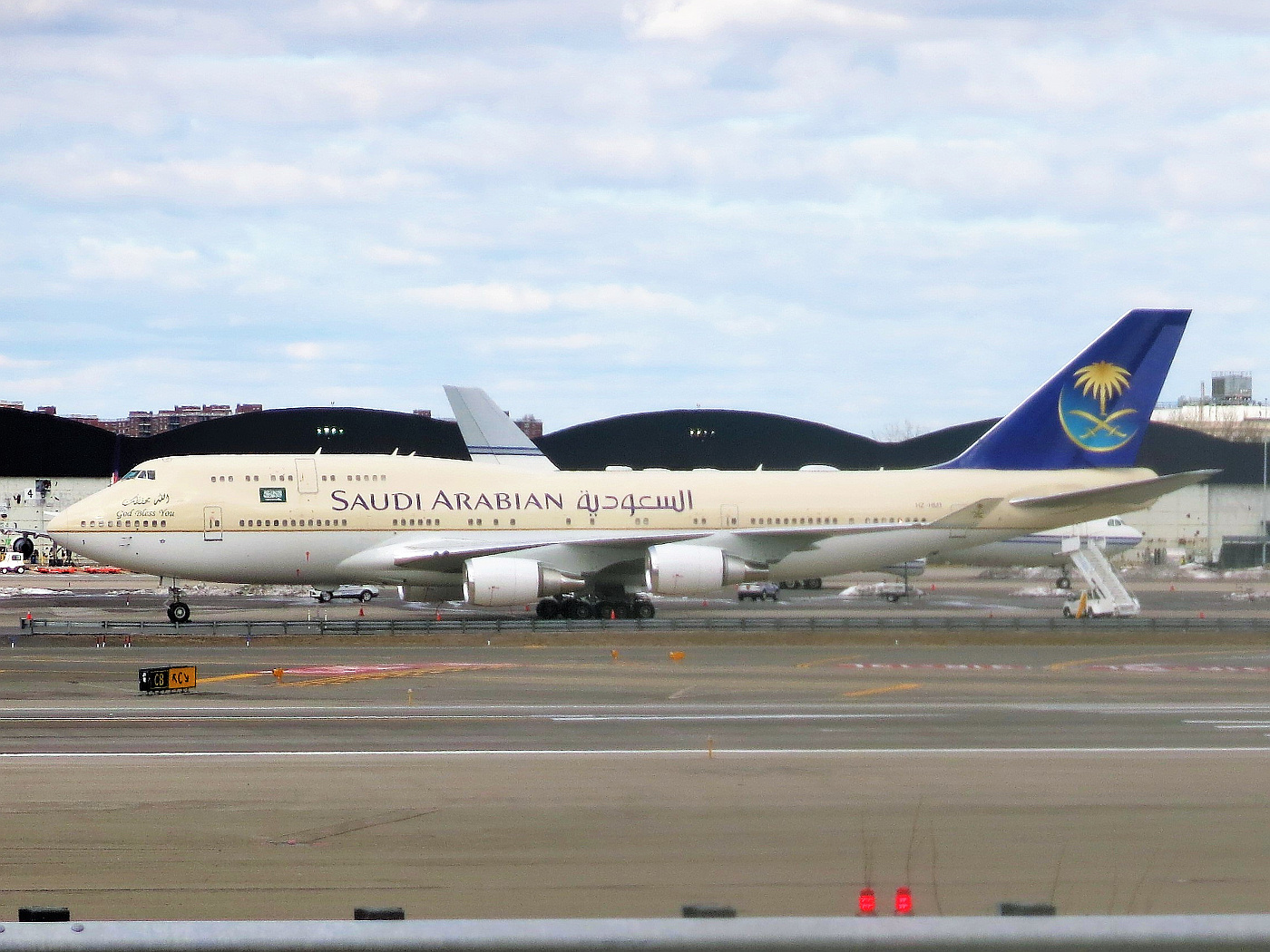 Saudia aircraft (SV) — maskapai rute Umroh/Hajj Indonesia, photo via Wikimedia Commons (Wikipedia media-list)